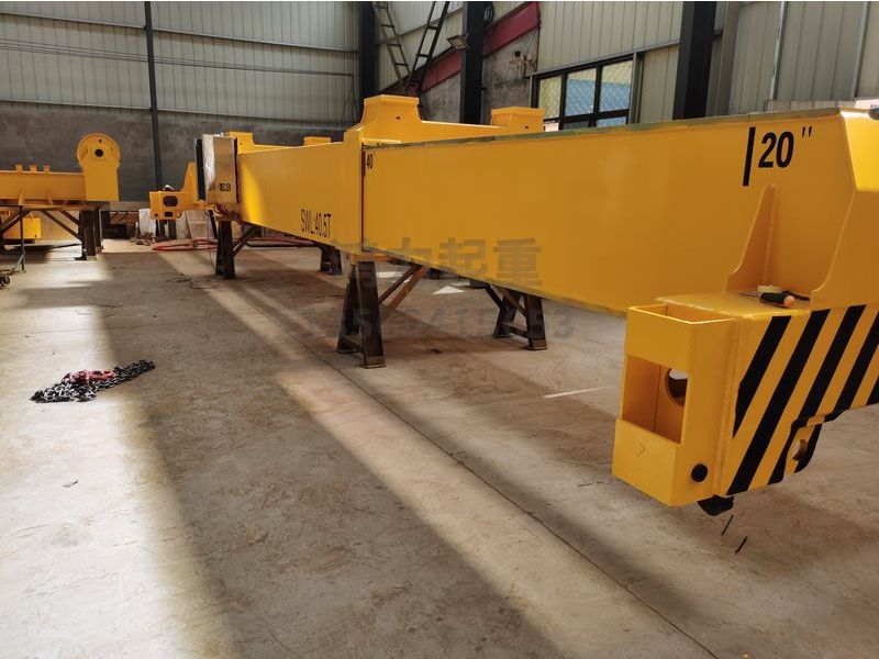  操作集装箱吊具时不工作应如何处理？